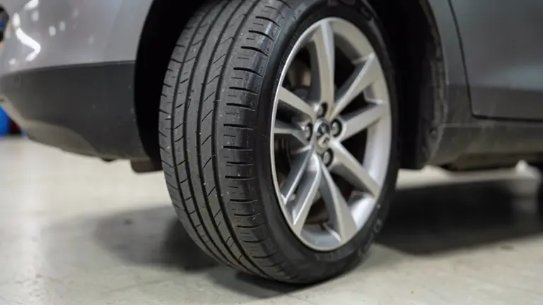 Tire tread and wheel
